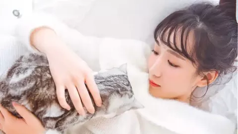 家长开学包书皮负担